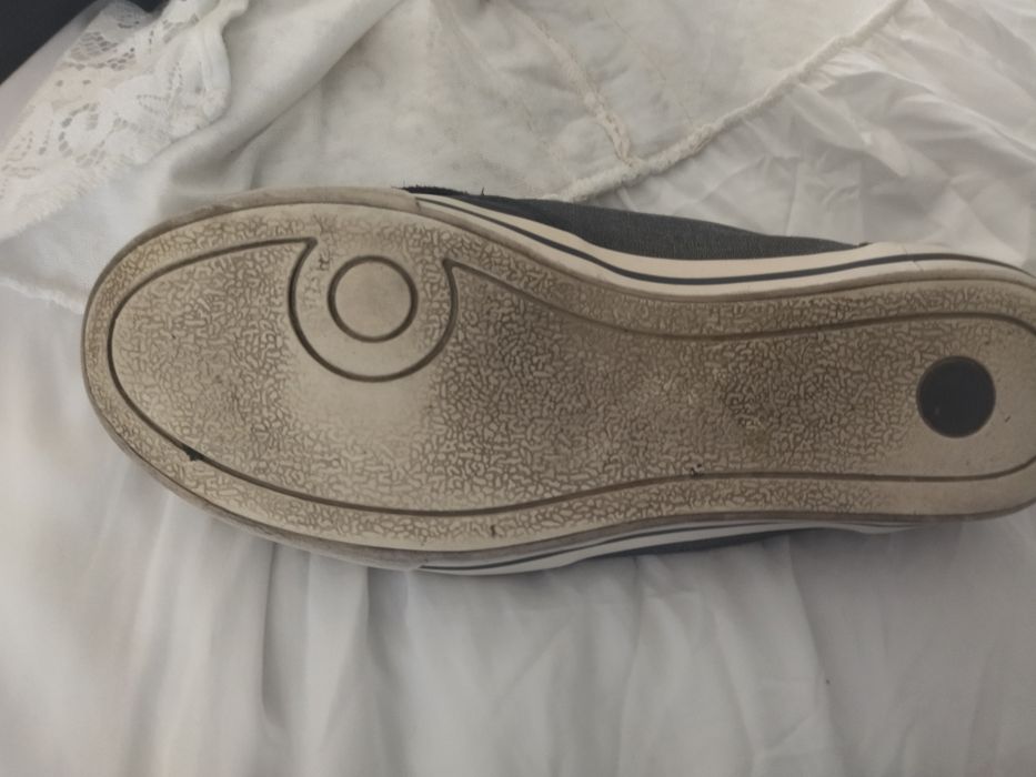 Tênis azul  de  marca 41  em bom estado