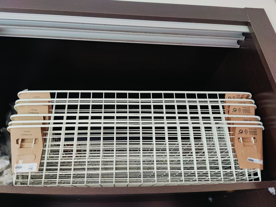 Cestos roupeiro IKEA + calhas