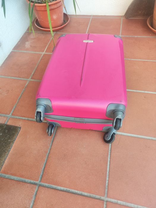 Blusão moto  em couro + 1 mala de viagem.