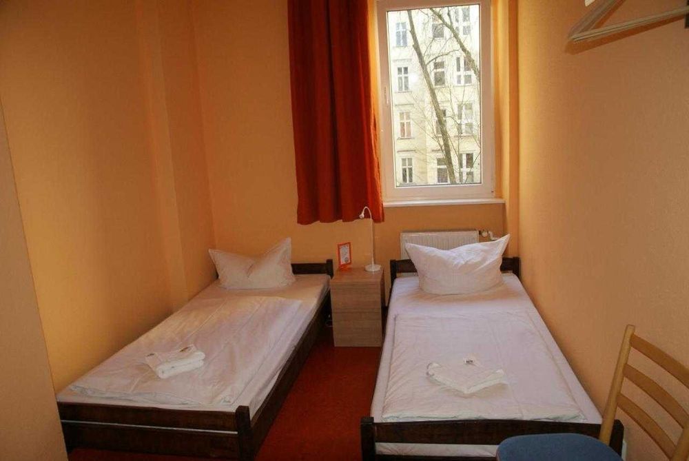 Сдам койко-место в Киеве! Хостел Метро Харковская! Без комиссии