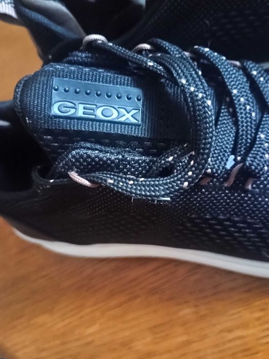 Кросівки жіночі Geox