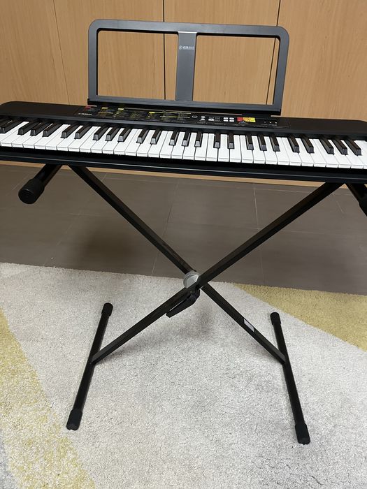 Piano yamaha PSR-F52