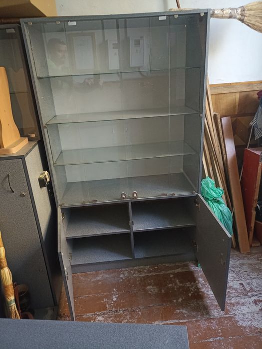 Шкафы и тумбы из ДВП и стекла + подсветка