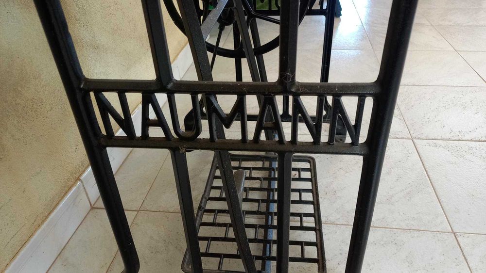 Máquina de costura mecânica Naumann