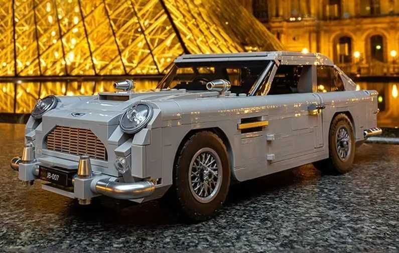 Конструктор Lego Aston Martin James Bond 007 машинка Ferrari F40
