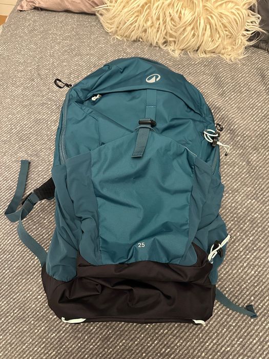 Plecak trekkingowy Quechua MH500 25 L – siatka dystansowa – NOWY