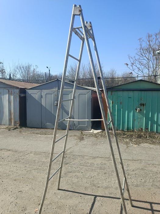 ВЕЧНАЯ алюминиевая стремянка
