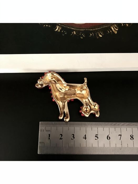 "DOLCE & GABBANA" брошка червоний пудель
Італія
нова