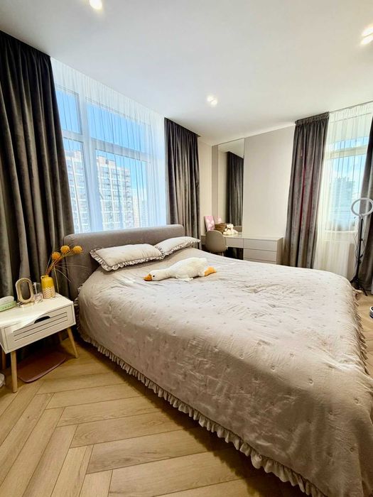 Продам чудову 2-кімнатну квартиру в ЖК Варшавський мікрорайон.