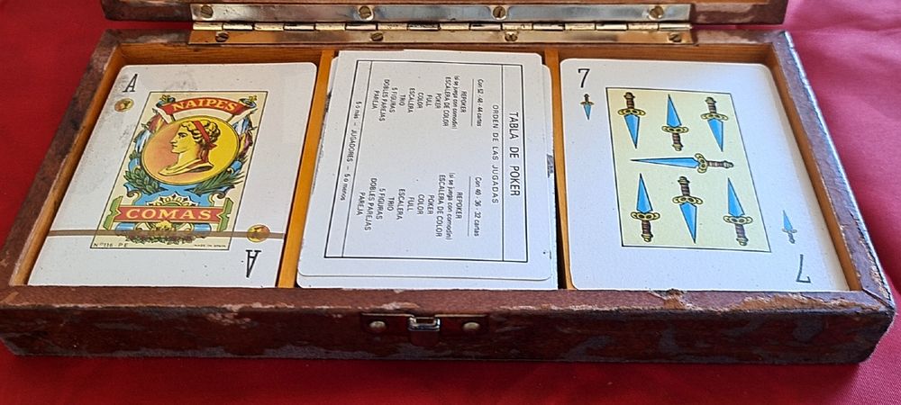 Caixas de cartas de jogar antigas