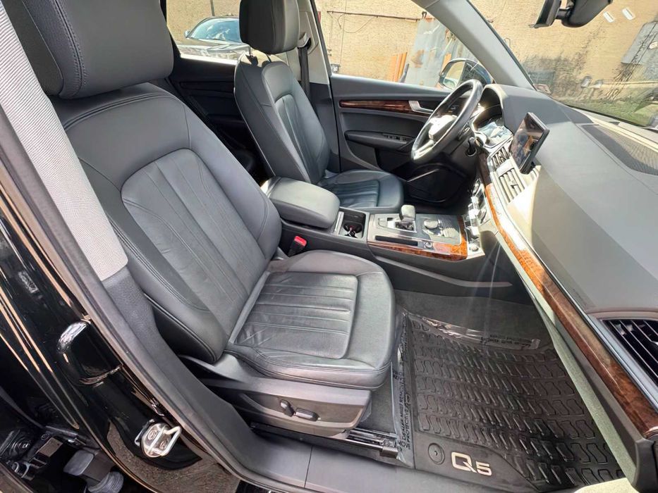 Audi Q5      2020