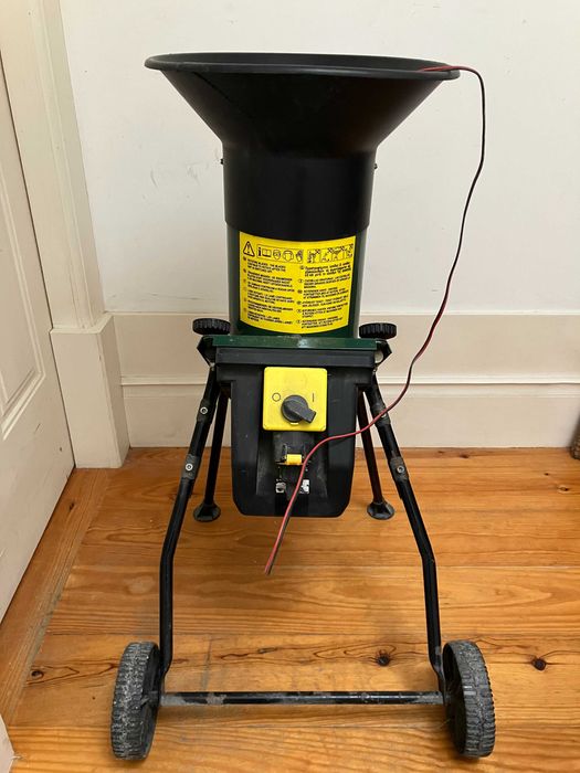 Triturador de jardim elétrico Black and Decker GA 1700e