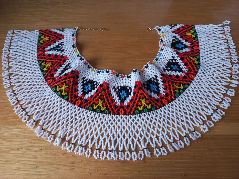 Традиційна українська силянка з бісеру до вишиванки