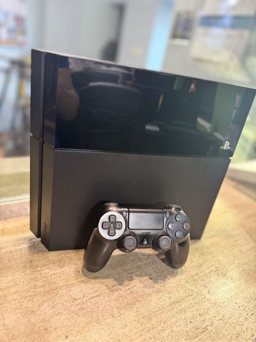 Konsola PS4 plus gra na płycie