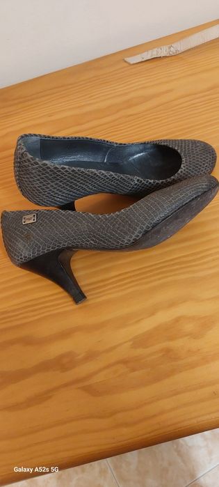 Vendo desde desde 10€ a 50€ ( depende do sapato)usados  a