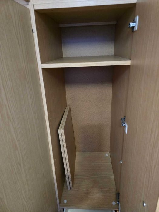 Oddam solidną szafę w dobrym stanie