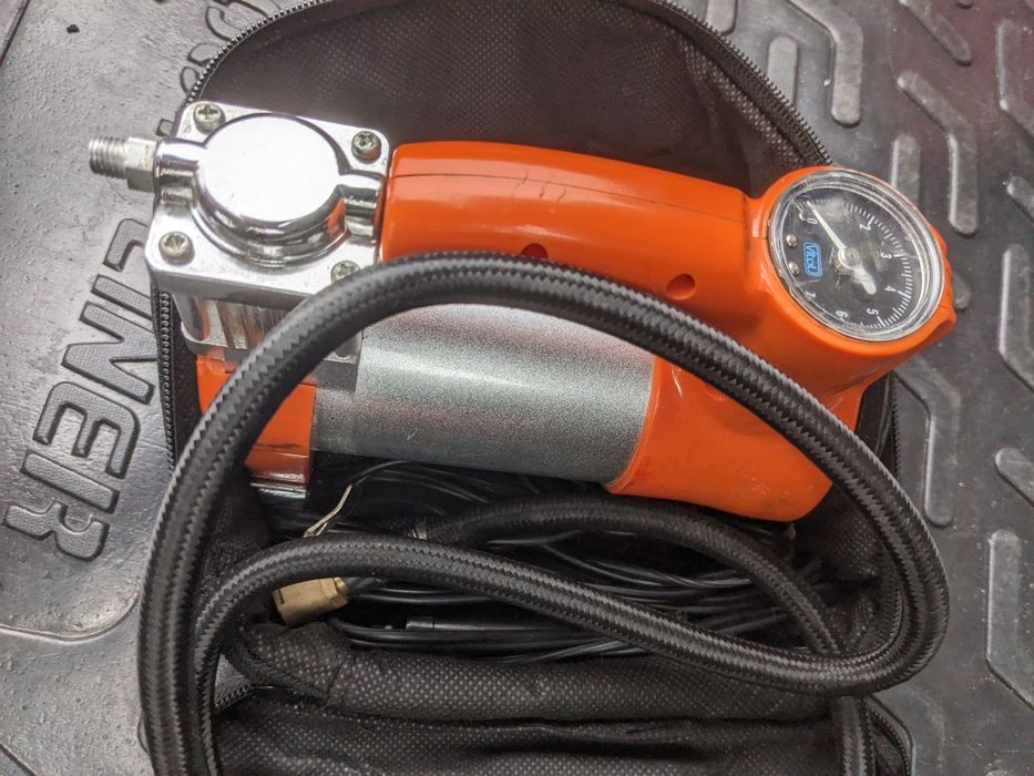 Компресор "Тайфун" КА-Т12085 100psi/10Amp/40л/ліхтар/прикур.+перехідник =Vitol=