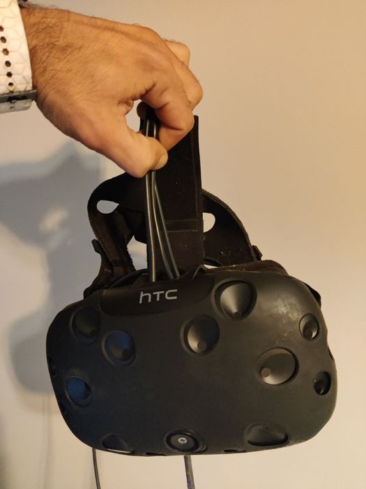 Óculos VR HTC Vive Usado com comandos e 1 base station