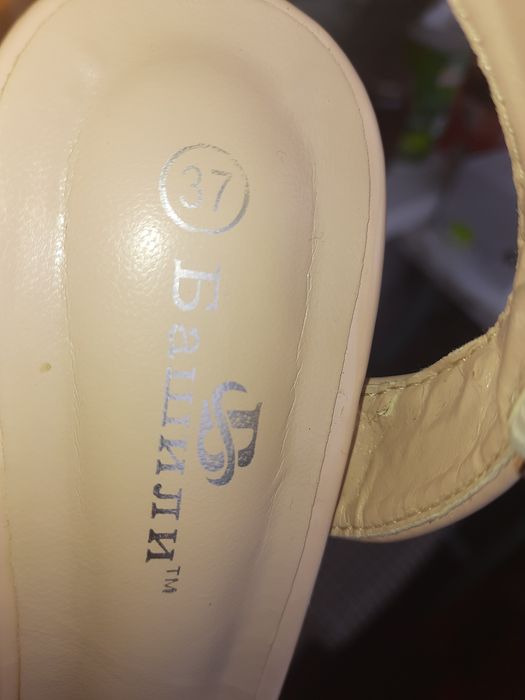 Босоніжки жіночі.