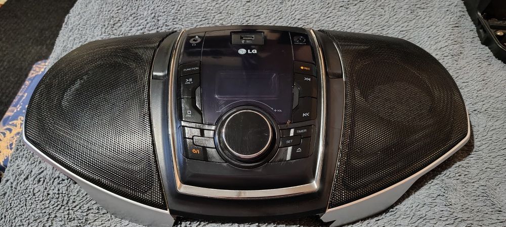Магнитофон, бумбокс, магнитола LG-SB74