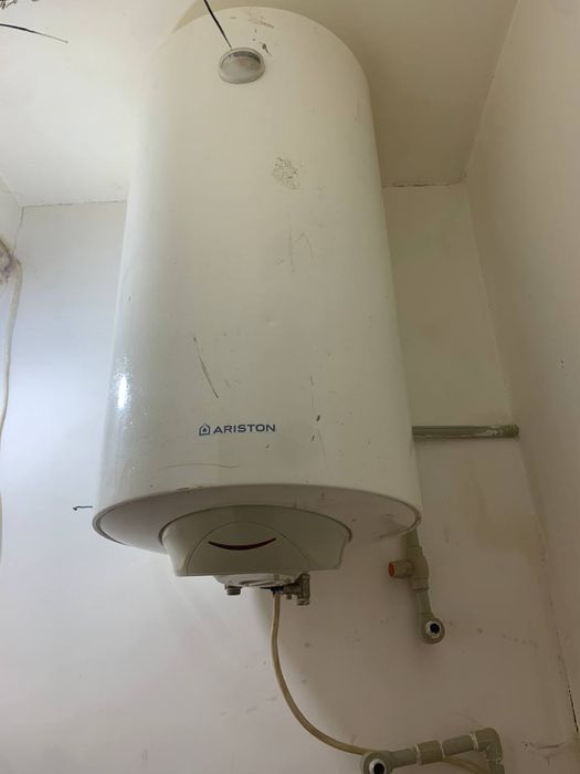 Ariston PRO R 100 V мощностью 1500 W и объёмом 100 литров