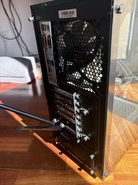 PC Gaming i5-8400 + GTX 1060 6GB + 16GB RAM — Be Quiet Pure Base 500DX