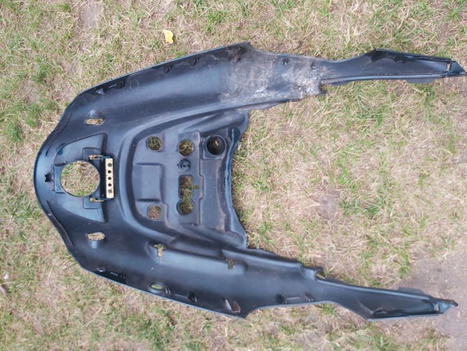 Suzuki burgman an 125 plastik zadupek tył
