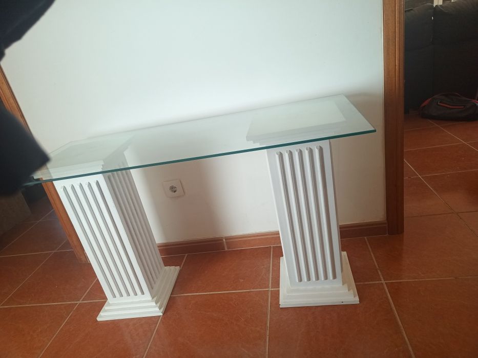 Mesa apoio/ entrada /sala/quarto