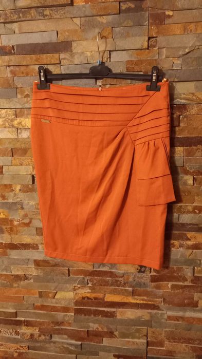 Ruda elegancka spódnica ołówkowa