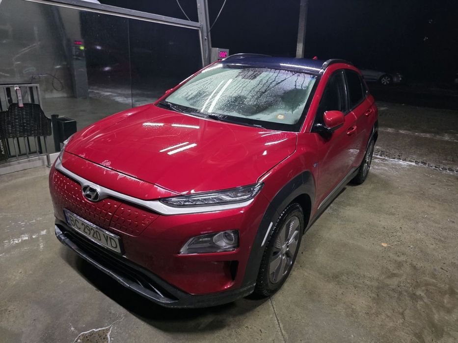 Hyundai kona electric 2019 рік, 64кв, 140000 гарна комплектація