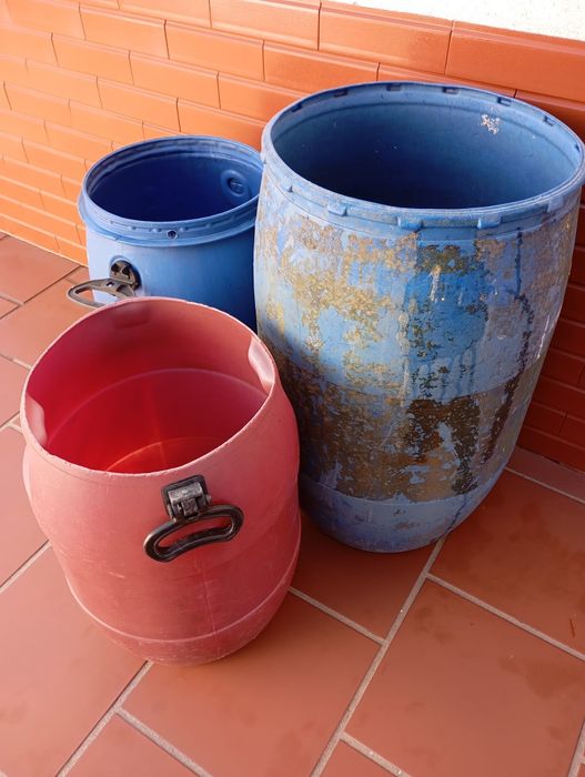 Vendo estes 3 vidois por 10 euros