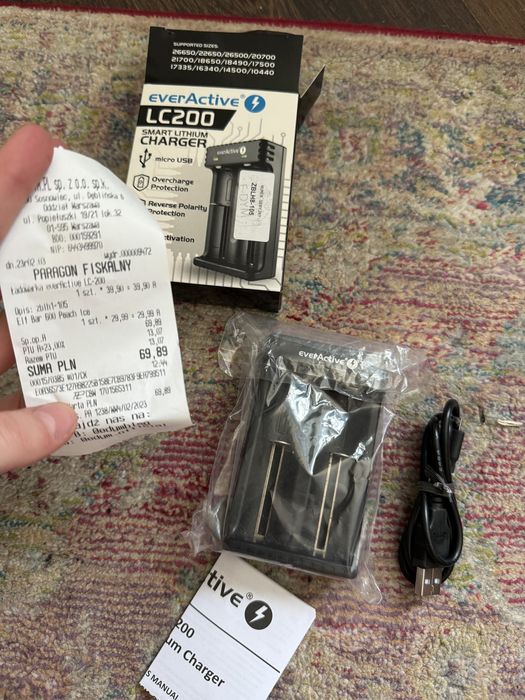 Ładowakra do e-papierosa/ akumulatorów