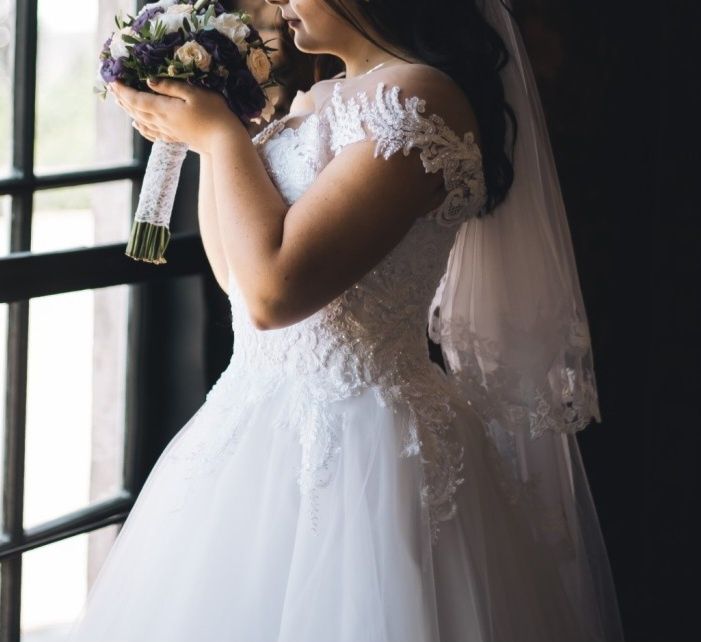 Продам весільну сукню