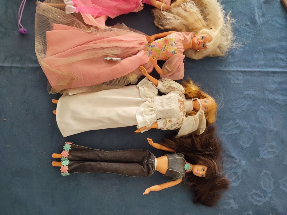 6 Barbies originais e diversas