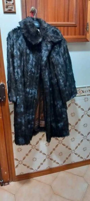 Casaco Comprido de pelo castanho escuro