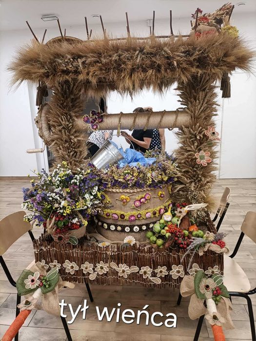 Sprzedam tegoroczny piękny wieniec dożynkowy