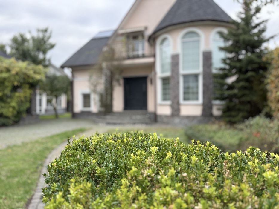 Продається садиба з двох будинків біля м. Славутич