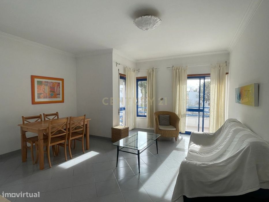 Apartamento em Marisol, para arrendamento, com áreas generosas e excel