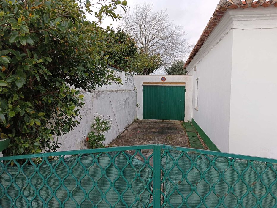 Moradia T3 Malveira lote 250m2, garagem, jardim e terraço