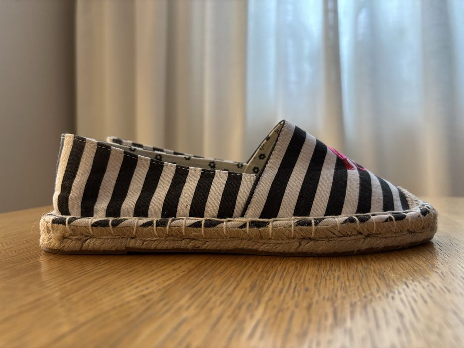 Espadryle Hailys w czarno-białe paski z haftowanym flamingiem rozm 36