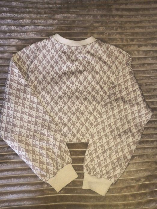 Стильний жіночий костюм – кофта та спідниця
Продаю гарний костюм, що с