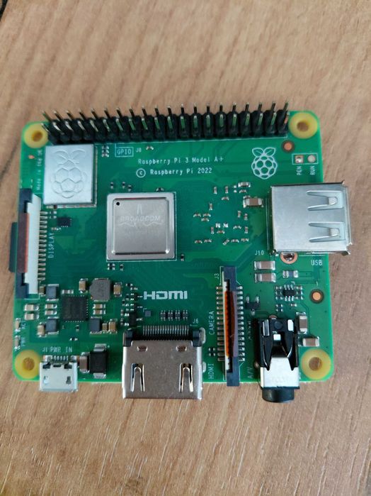 Мінікомп'ютер Raspberry Pi 3 Model A+ з камерою 8MP та MicroSD 32,або 64 ГБ