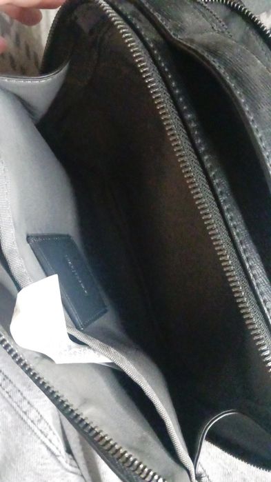 Bolsa Calvin Klein preta com alça de ombro