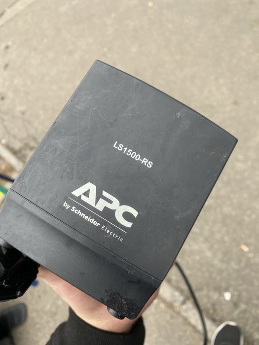 Продам стабілізатор напруги APC Line-R LS1500-RS.