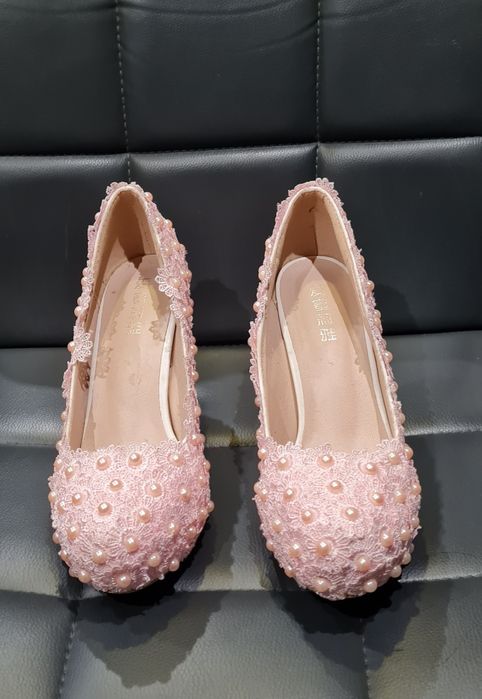 Buty różowe perełki koronka rozmiar 39