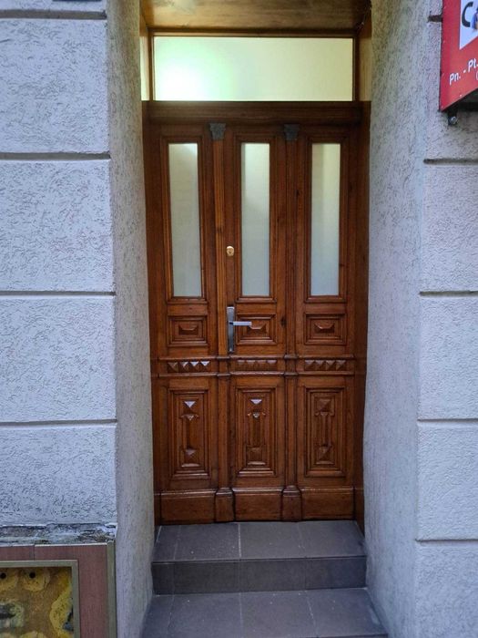 Renowacja schodów drewnianych, drzwi