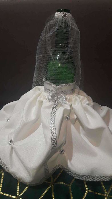 Suknia i garnitur na butelke