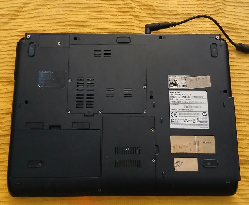 Toshiba Satellite L40 18L Acende sem Carregador para Arranjo ou Peças