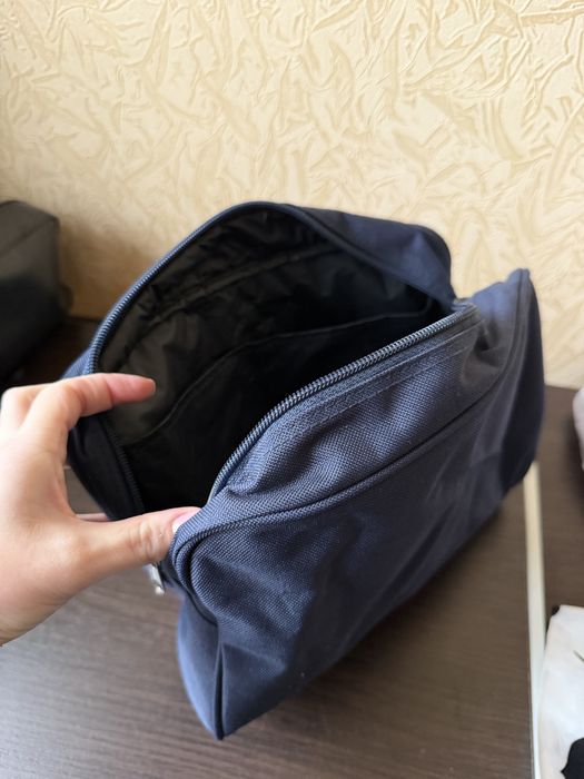 Бананка, косметички і гаманець