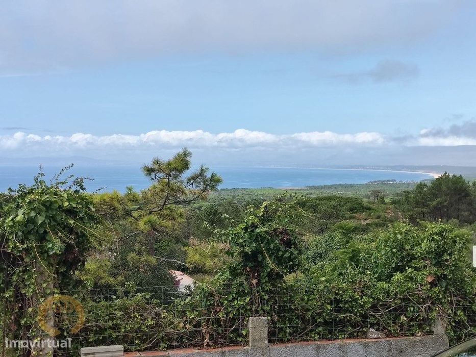 Ruína inserida em Terreno com 230m2